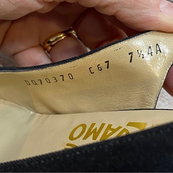 Womens Salvatore Ferragamo Black Buckled Slingback Heels Size 7.5 4A (narrow) - Picture 10 of 13